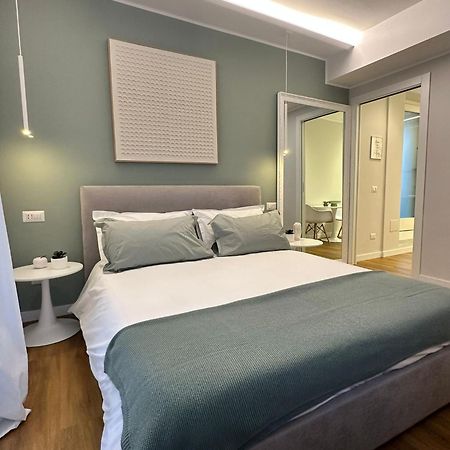 The Captain'S Apartments Sirocco - City Center Leonardo Academy Sesto Calende Extérieur photo
