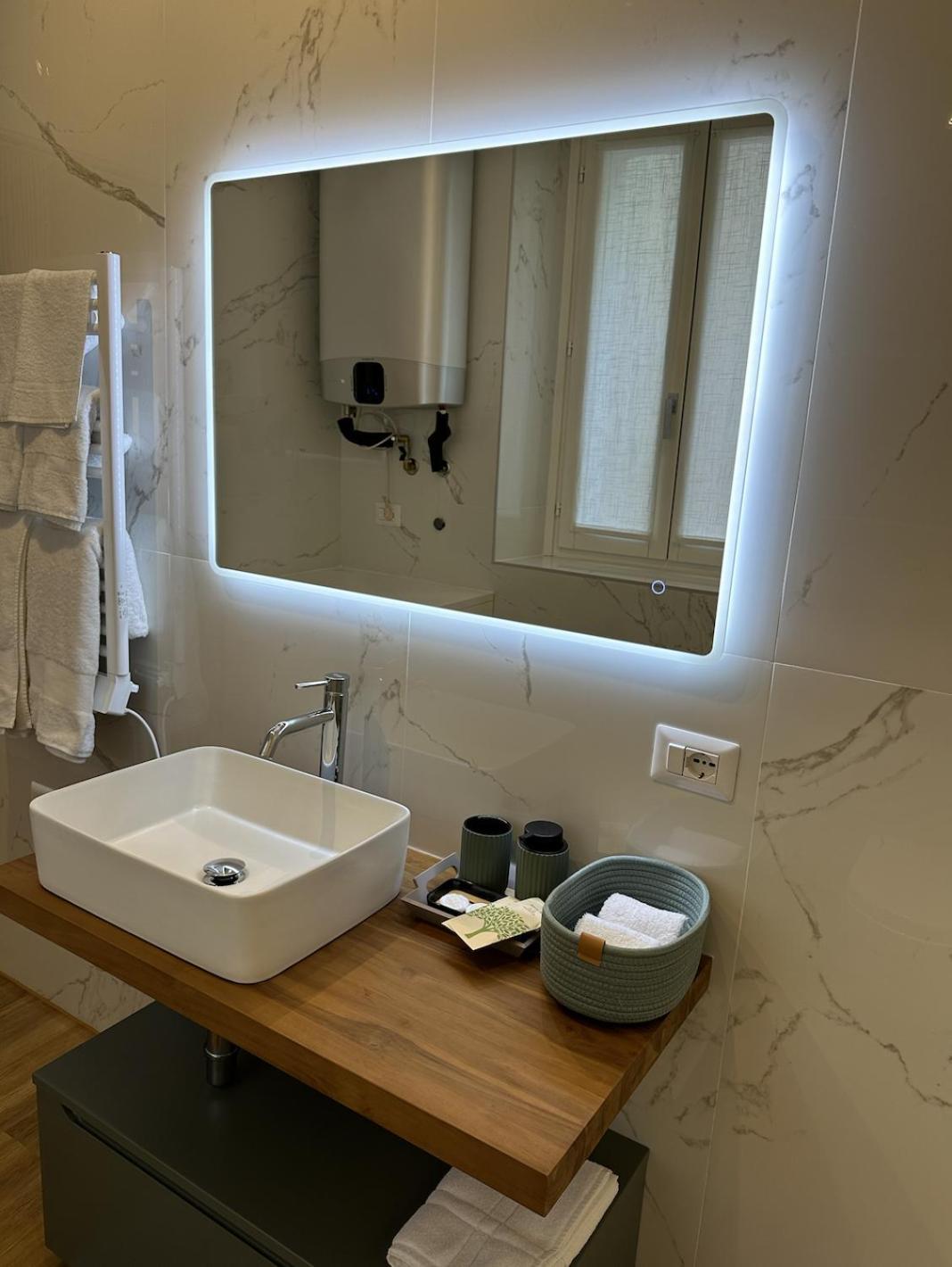 The Captain'S Apartments Sirocco - City Center Leonardo Academy Sesto Calende Extérieur photo