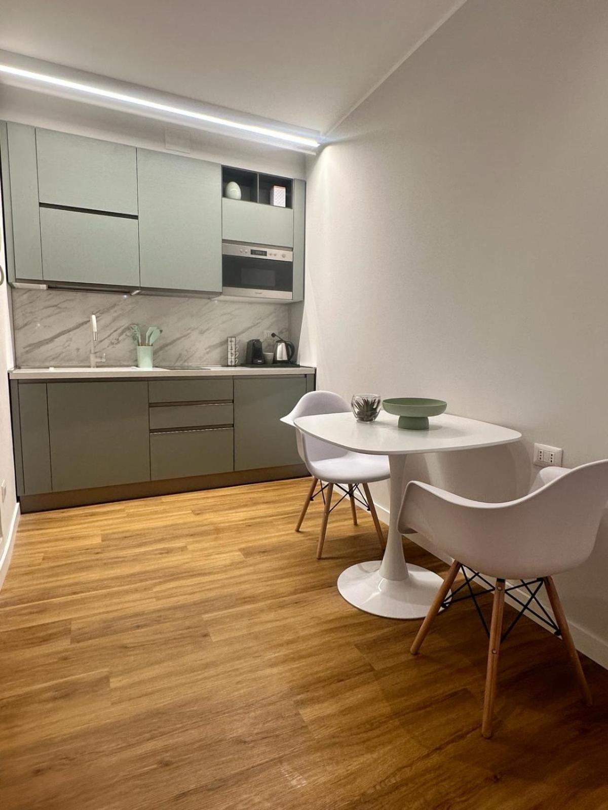 The Captain'S Apartments Sirocco - City Center Leonardo Academy Sesto Calende Extérieur photo