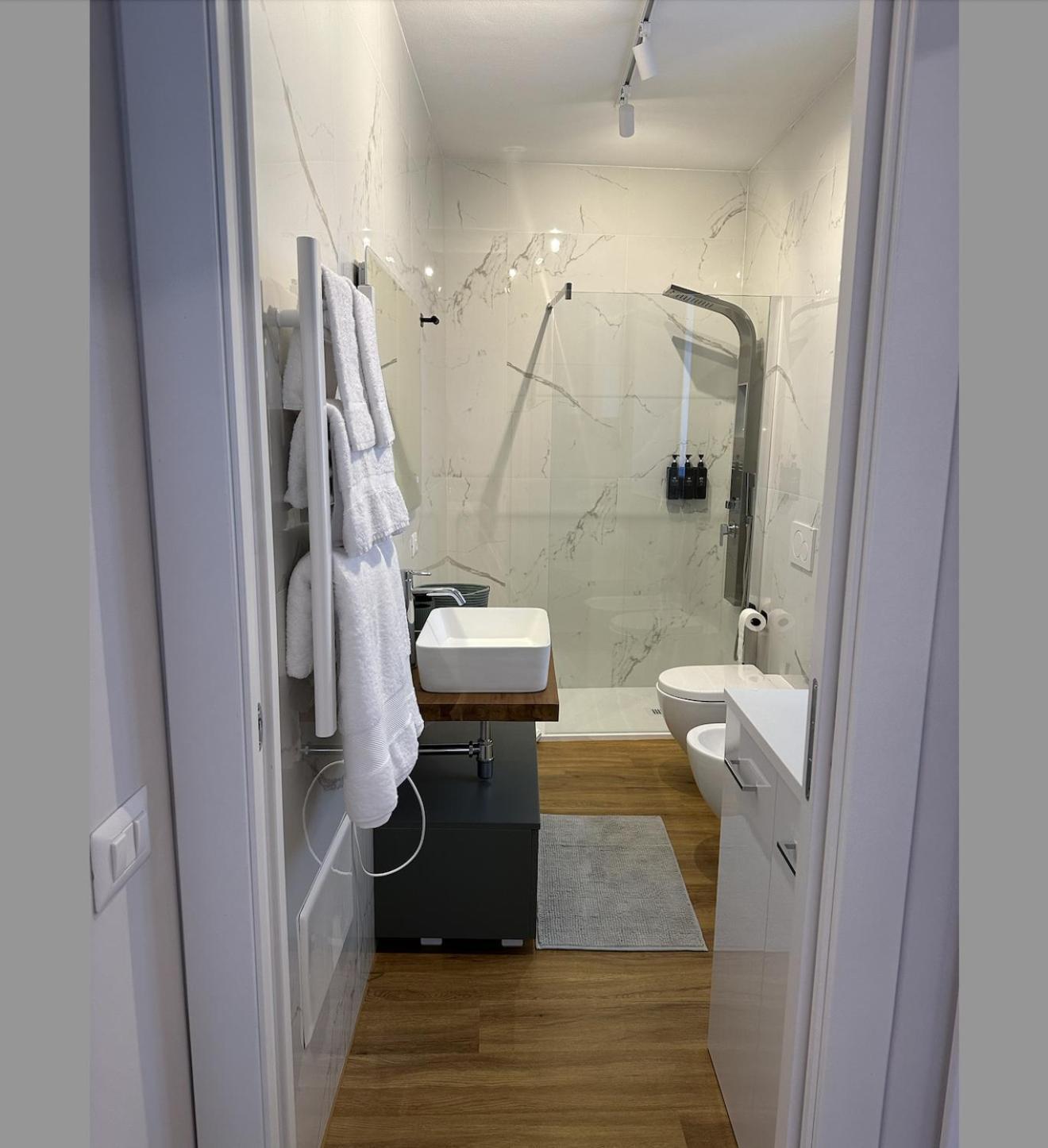 The Captain'S Apartments Sirocco - City Center Leonardo Academy Sesto Calende Extérieur photo