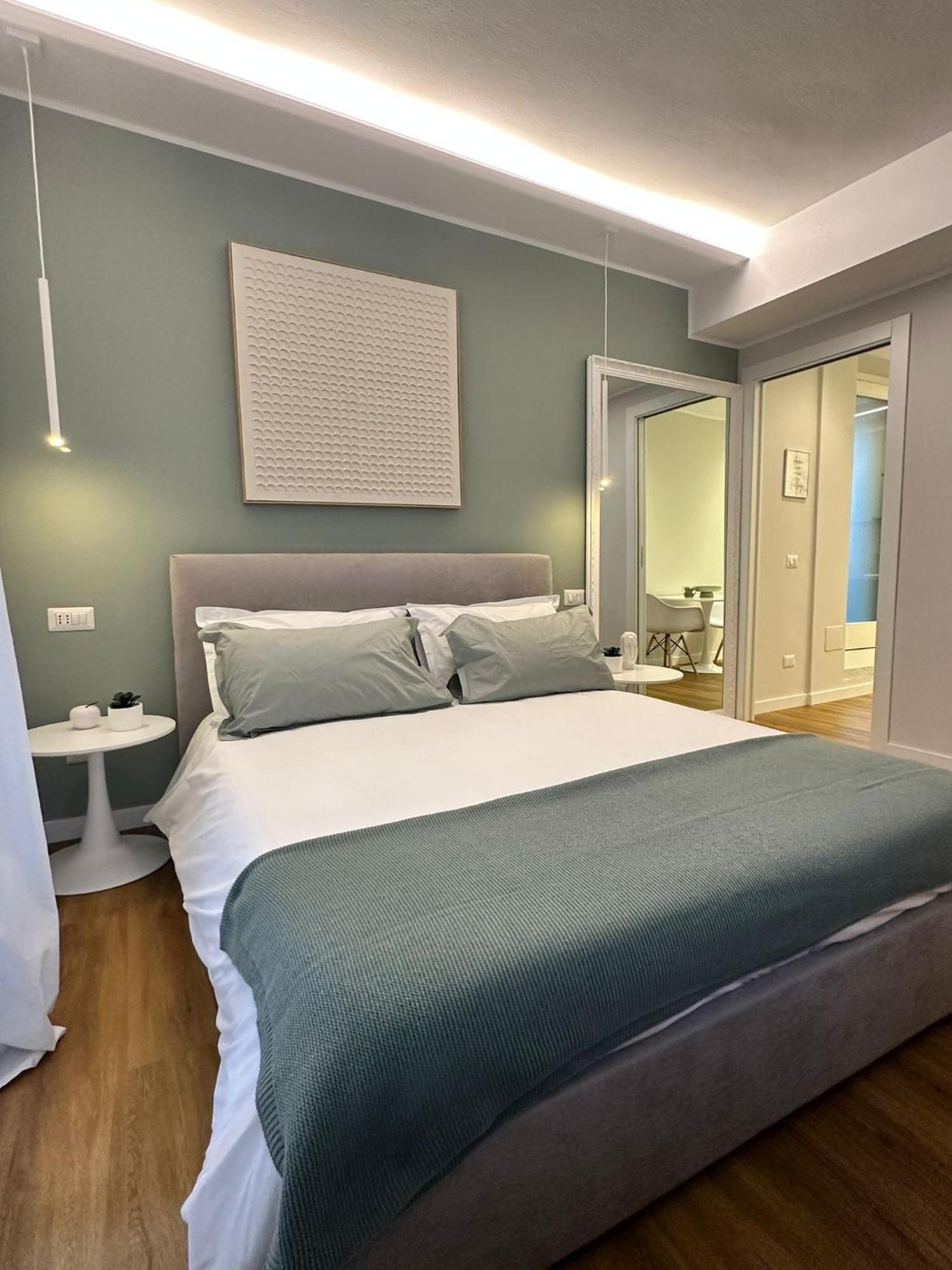 The Captain'S Apartments Sirocco - City Center Leonardo Academy Sesto Calende Extérieur photo