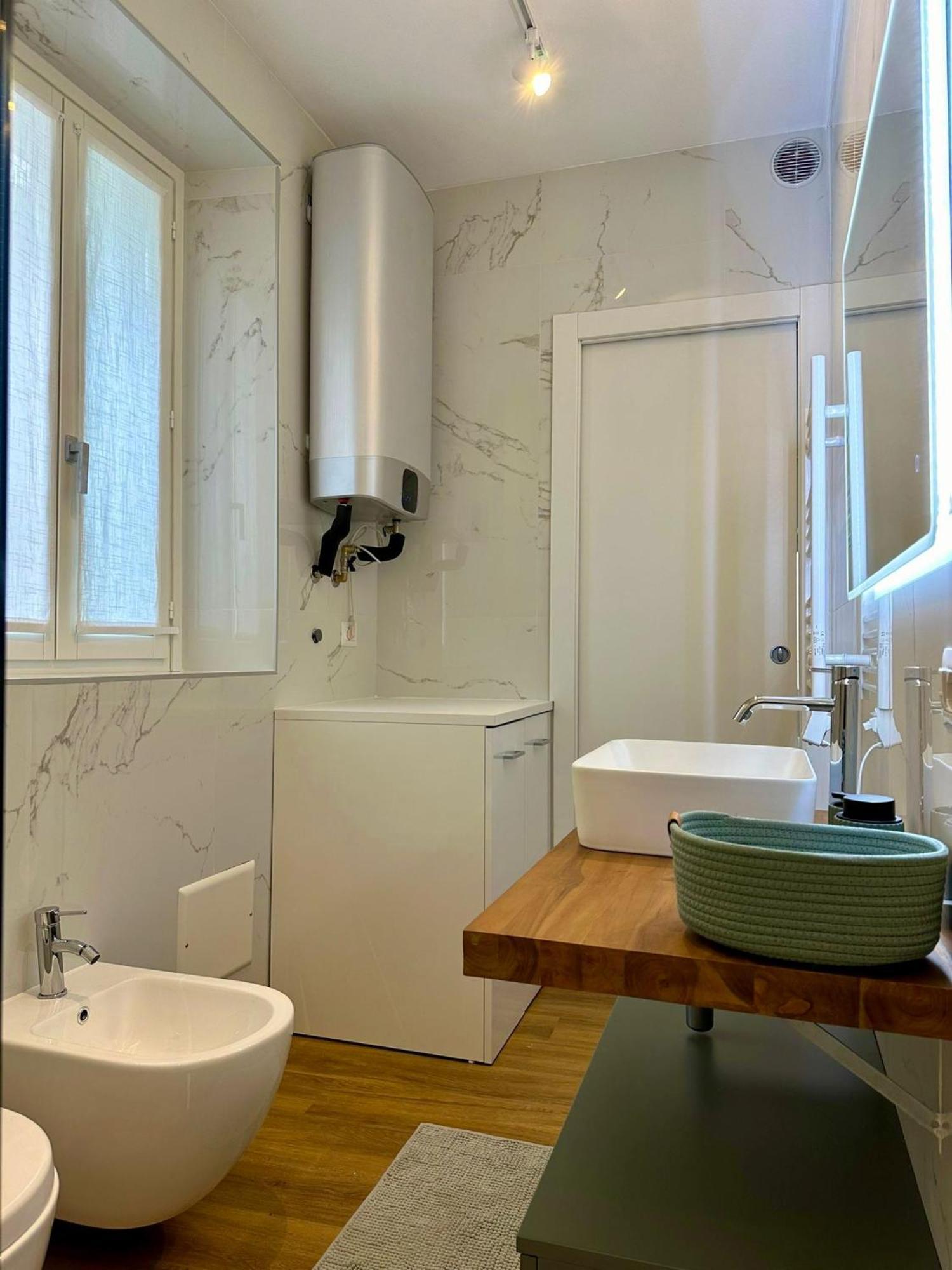 The Captain'S Apartments Sirocco - City Center Leonardo Academy Sesto Calende Extérieur photo
