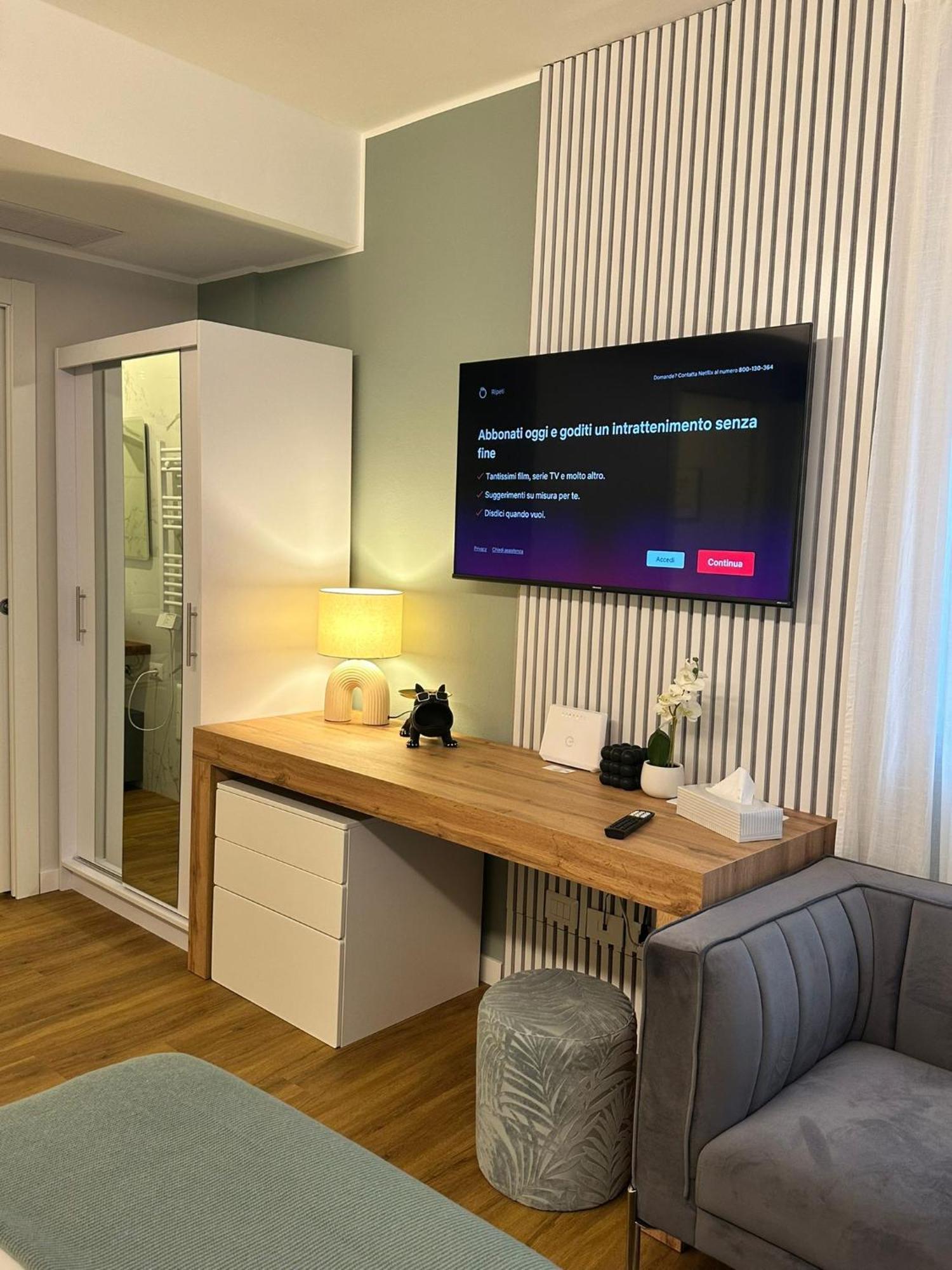 The Captain'S Apartments Sirocco - City Center Leonardo Academy Sesto Calende Extérieur photo